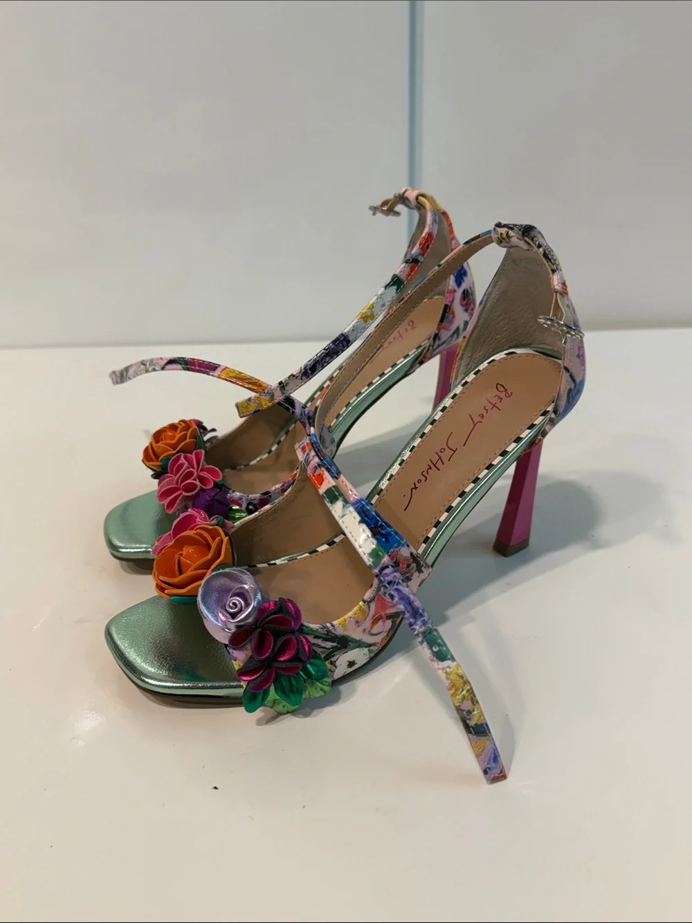 Like new Betsey Johnson Malorie Sandal heel women’s size 7